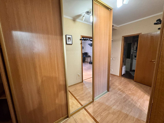 Продам двухкомнатную (2-комн.) квартиру, Меридианная ул, 3, Казань г