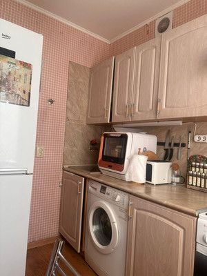 Продам двухкомнатную (2-комн.) квартиру, Реутовская ул, 8к3, Москва г