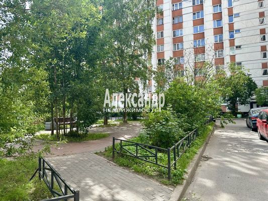 Продам трехкомнатную (3-комн.) квартиру, Приморский пр-кт, 151, Санкт-Петербург г