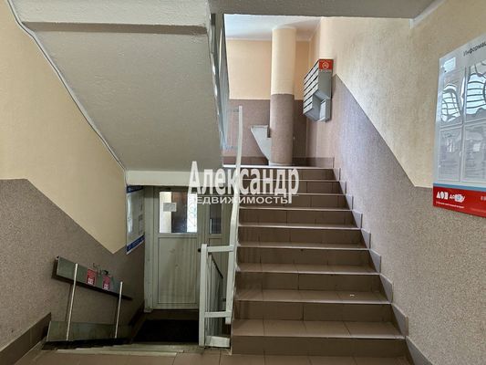Продам трехкомнатную (3-комн.) квартиру, Приморский пр-кт, 151, Санкт-Петербург г
