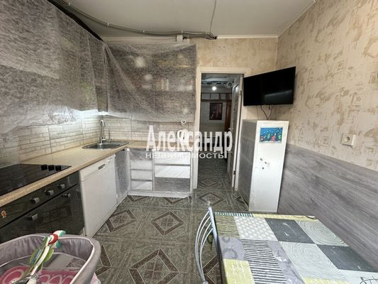 Продам трехкомнатную (3-комн.) квартиру, Приморский пр-кт, 151, Санкт-Петербург г