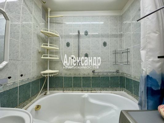 Продам трехкомнатную (3-комн.) квартиру, Приморский пр-кт, 151, Санкт-Петербург г