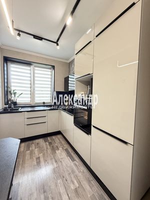 Продам однокомнатную (1-комн.) квартиру, Героев пр-кт, 18, Санкт-Петербург г