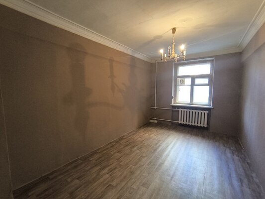 Продам трехкомнатную (3-комн.) квартиру, Октябрьский пр-кт, 60, Киров г