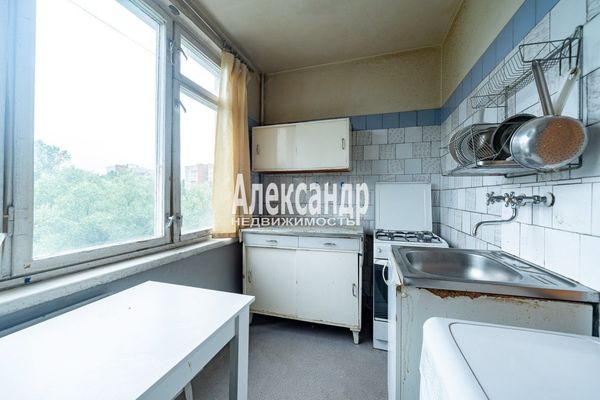 Продам трехкомнатную (3-комн.) квартиру, Белы Куна ул, 2к1, Санкт-Петербург г