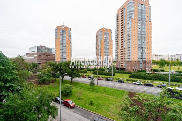Продам трехкомнатную (3-комн.) квартиру, Белы Куна ул, 2к1, Санкт-Петербург г