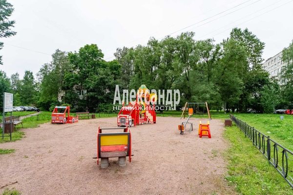 Продам трехкомнатную (3-комн.) квартиру, Белы Куна ул, 2к1, Санкт-Петербург г