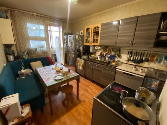 Продам трехкомнатную (3-комн.) квартиру, Марьинский Парк ул, 13, Москва г