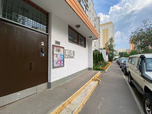 Продам трехкомнатную (3-комн.) квартиру, Марьинский Парк ул, 13, Москва г