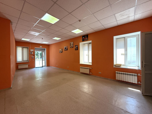 Продам торговое помещение 45,2 м2, Ленина б-р, 16, Симферополь г