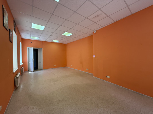 Продам торговое помещение 45,2 м2, Ленина б-р, 16, Симферополь г