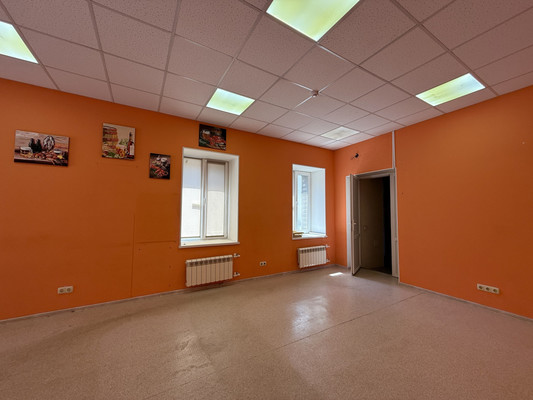 Продам торговое помещение 45,2 м2, Ленина б-р, 16, Симферополь г