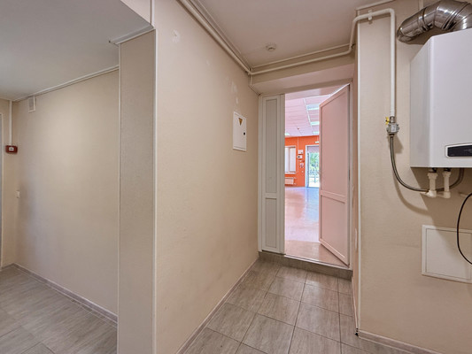 Продам торговое помещение 45,2 м2, Ленина б-р, 16, Симферополь г