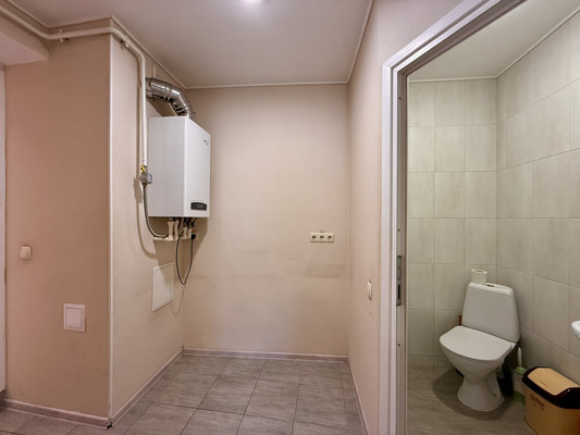 Продам торговое помещение 45,2 м2, Ленина б-р, 16, Симферополь г