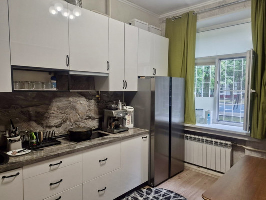 Продам трехкомнатную (3-комн.) квартиру, Локомотивный проезд, 15, Москва г