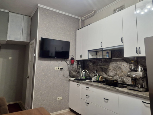 Продам трехкомнатную (3-комн.) квартиру, Локомотивный проезд, 15, Москва г