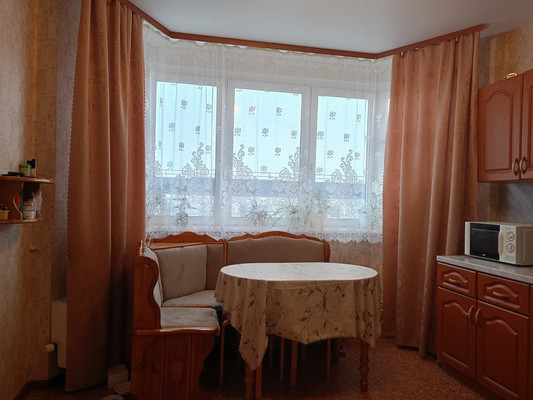 Продам двухкомнатную (2-комн.) квартиру, Маршала Савицкого ул, 8, Москва г