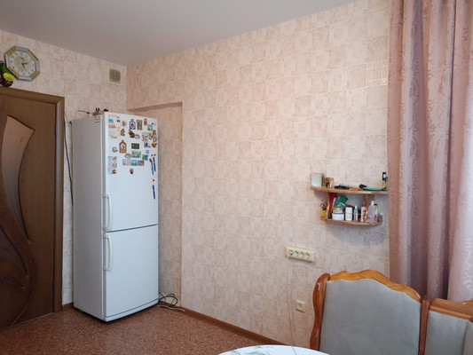 Продам двухкомнатную (2-комн.) квартиру, Маршала Савицкого ул, 8, Москва г