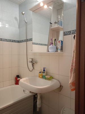 Продам двухкомнатную (2-комн.) квартиру, Маршала Савицкого ул, 8, Москва г
