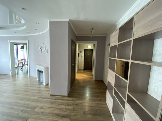 Продам трехкомнатную (3-комн.) квартиру, Подмосковный б-р, 2, Красногорск г