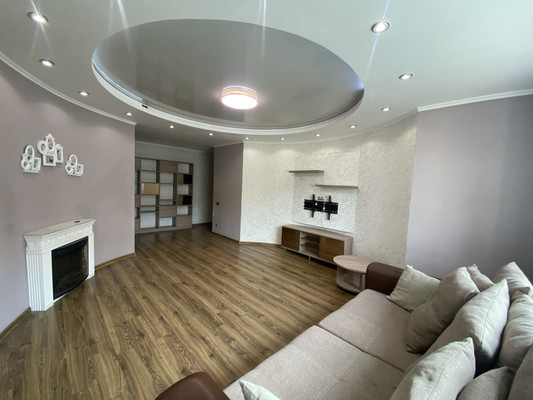 Продам трехкомнатную (3-комн.) квартиру, Подмосковный б-р, 2, Красногорск г