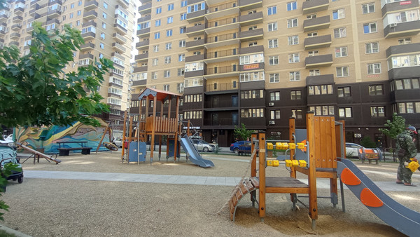 Продам двухкомнатную (2-комн.) квартиру, им. Героя Ростовского ул, 8к6, Краснодар г