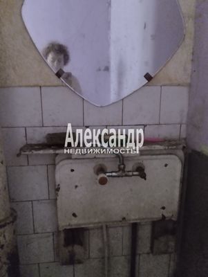 Продам комнату в 6-комн. квартире, Малоневский канал ул, 15, Шлиссельбург г
