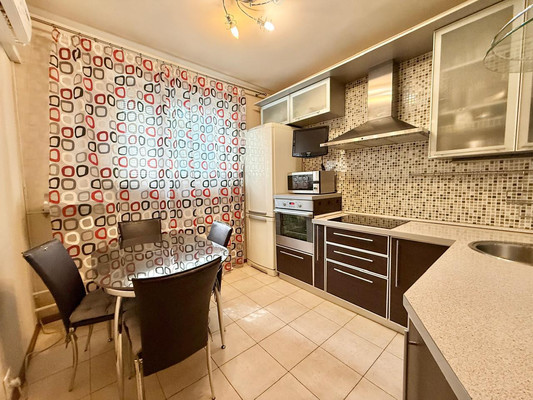 Продам двухкомнатную (2-комн.) квартиру, Лескова ул, 10, Москва г