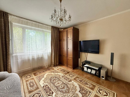 Продам двухкомнатную (2-комн.) квартиру, Лескова ул, 10, Москва г