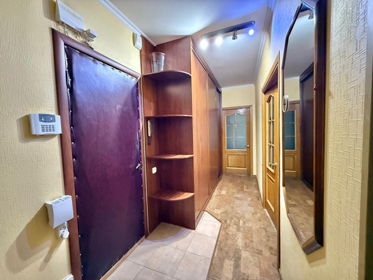 Продам двухкомнатную (2-комн.) квартиру, Лескова ул, 10, Москва г