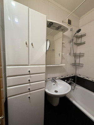 Продам двухкомнатную (2-комн.) квартиру, Лескова ул, 10, Москва г