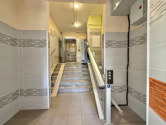 Продам двухкомнатную (2-комн.) квартиру, Лескова ул, 10, Москва г