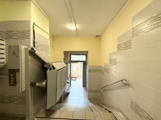 Продам двухкомнатную (2-комн.) квартиру, Лескова ул, 10, Москва г
