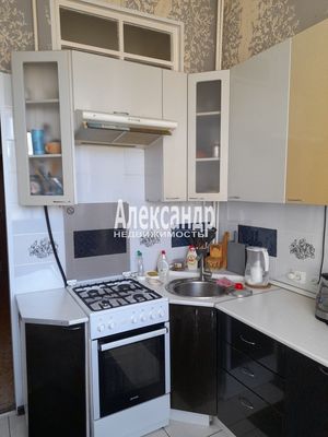 Продам трехкомнатную (3-комн.) квартиру, 27-я В.О. линия, 8, Санкт-Петербург г