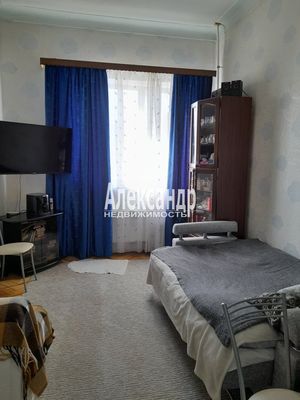 Продам трехкомнатную (3-комн.) квартиру, 27-я В.О. линия, 8, Санкт-Петербург г