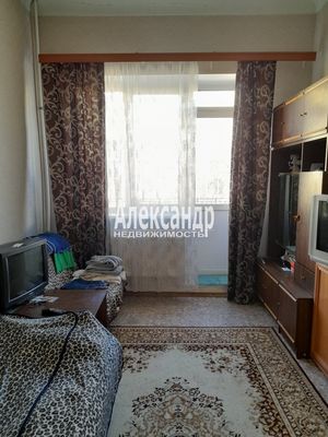 Продам трехкомнатную (3-комн.) квартиру, 27-я В.О. линия, 8, Санкт-Петербург г