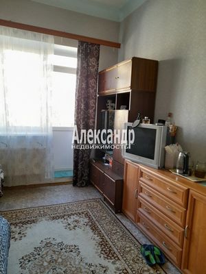 Продам трехкомнатную (3-комн.) квартиру, 27-я В.О. линия, 8, Санкт-Петербург г