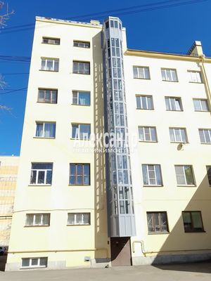 Продам трехкомнатную (3-комн.) квартиру, 27-я В.О. линия, 8, Санкт-Петербург г