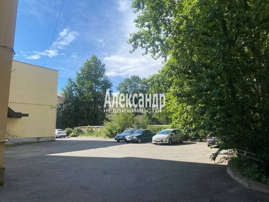 Продам трехкомнатную (3-комн.) квартиру, 27-я В.О. линия, 8, Санкт-Петербург г