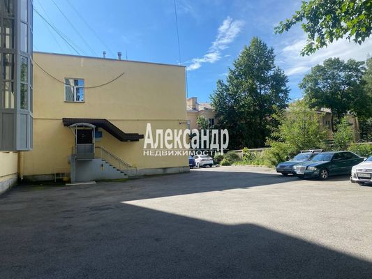 Продам трехкомнатную (3-комн.) квартиру, 27-я В.О. линия, 8, Санкт-Петербург г
