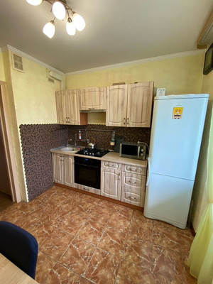 Продам трехкомнатную (3-комн.) квартиру, Белгородская ул, 20, Калининград г