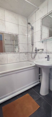 Продам трехкомнатную (3-комн.) квартиру, Белгородская ул, 20, Калининград г