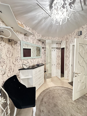 Продам трехкомнатную (3-комн.) квартиру, Вознесенский пр-кт, 20, Санкт-Петербург г