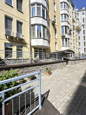 Продам трехкомнатную (3-комн.) квартиру, Вознесенский пр-кт, 20, Санкт-Петербург г
