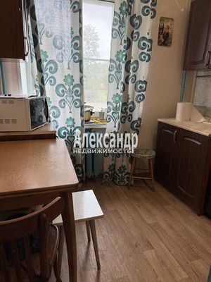 Продам трехкомнатную (3-комн.) квартиру, 10, Малое Карлино д