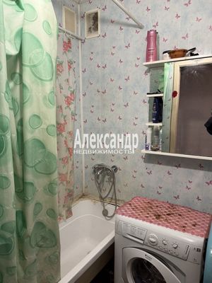 Продам трехкомнатную (3-комн.) квартиру, 10, Малое Карлино д
