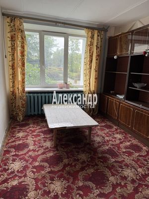 Продам трехкомнатную (3-комн.) квартиру, 10, Малое Карлино д