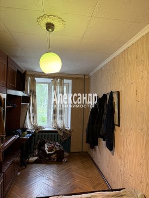 Продам трехкомнатную (3-комн.) квартиру, 10, Малое Карлино д