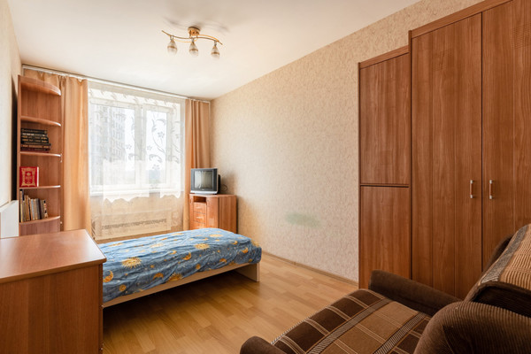 Продам двухкомнатную (2-комн.) квартиру, Адмирала Лазарева ул, 63, Москва г