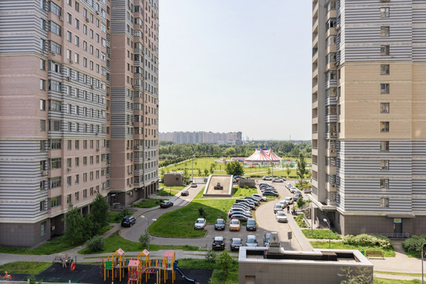 Продам двухкомнатную (2-комн.) квартиру, Адмирала Лазарева ул, 63, Москва г